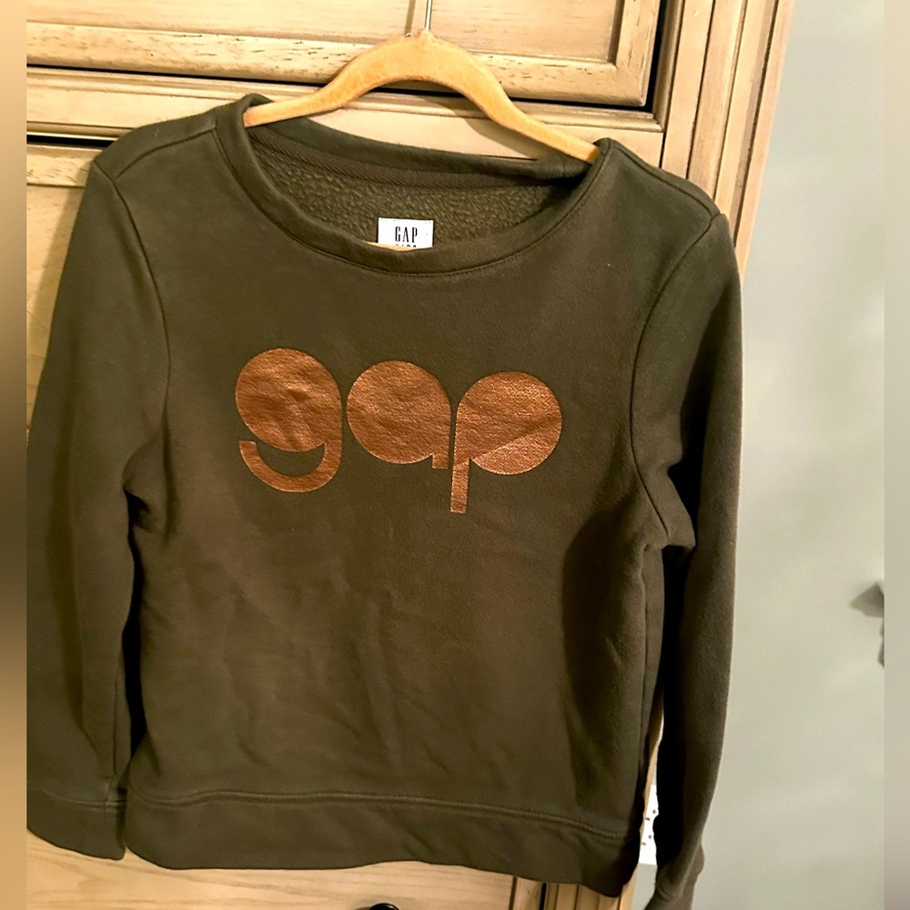 Gap kids sweatshirt, very soft! Great condition